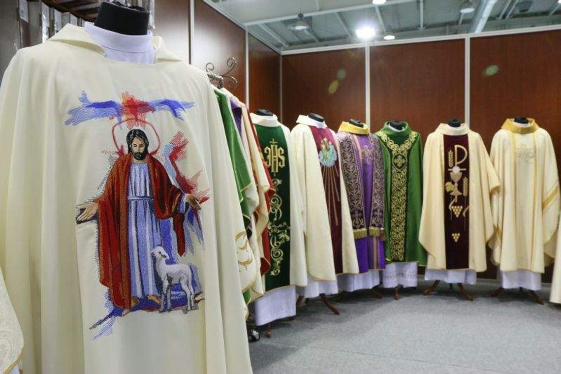 W czym ksiądz zada szyku? W Lublinie trwają Targi Sakralne W czym ksiądz zada szyku? W Lublinie trwają Targi Sakralne