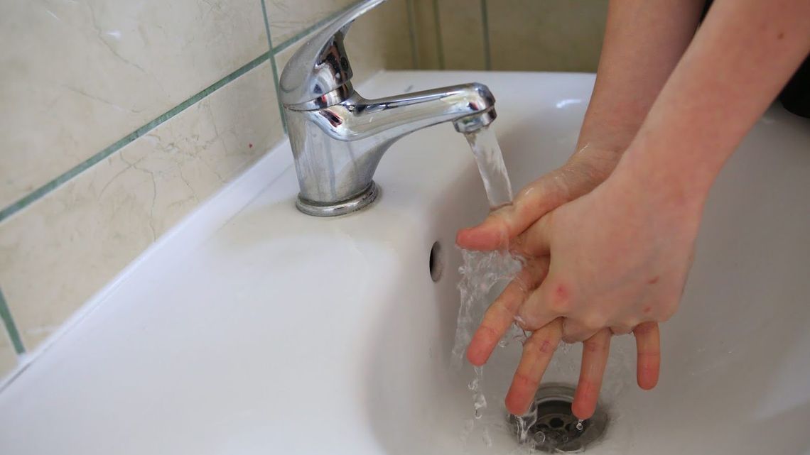 "W dobie pandemii, gdzie jednym z zaleceń jest częste mycie rąk, już czwarty razy cała wieś pozbawiona jest wody" "W dobie pandemii, gdzie jednym z zaleceń jest częste mycie rąk, już czwarty razy cała wieś pozbawiona jest wody"