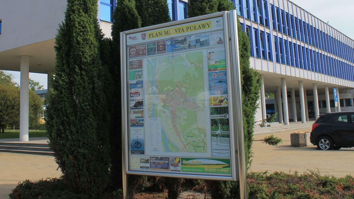 W gablocie wymienili plan miasta. Nie ma w nim najważniejszej drogi 