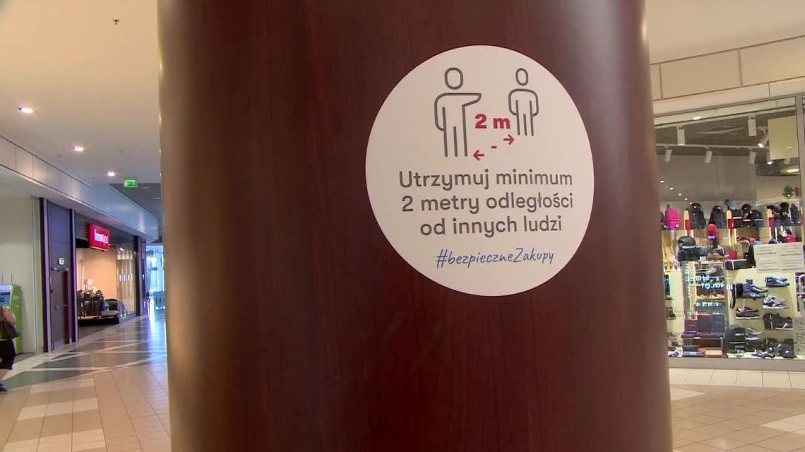 W galerii handlowej zwrócił uwagę na brak maseczki. Został pobity [wideo]