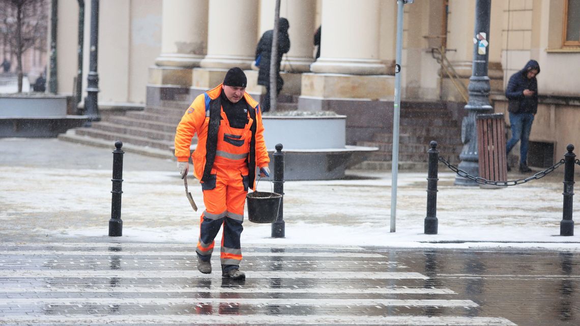 W górach śnieg, u nas szaruga W górach śnieg, u nas szaruga
