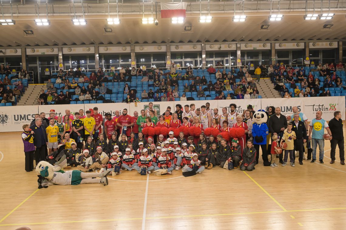 W hali MOSiR im. Zdzisława Niedzieli odbył się tradycyjny Mecz Słodkich Serc