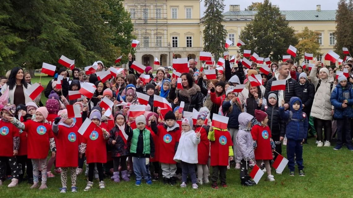 W hołdzie królowi. Uczniowie zatańczyli dla Bolesława Chrobrego W hołdzie królowi. Uczniowie zatańczyli dla Bolesława Chrobrego