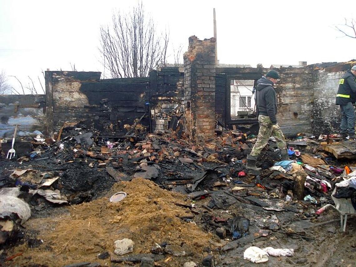 W jednej chwili stracili wszystko. Ich dom spłonął przed świętami