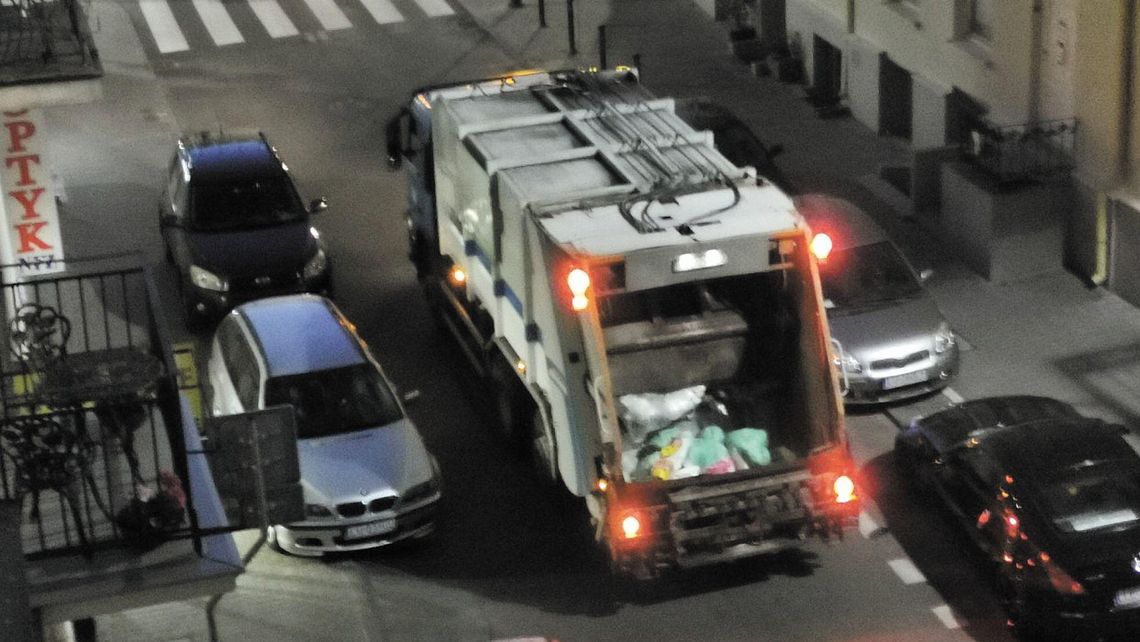 W kamienicy w centrum Lublina nie da się spać, bo nocą tłucze się tu śmieciarka