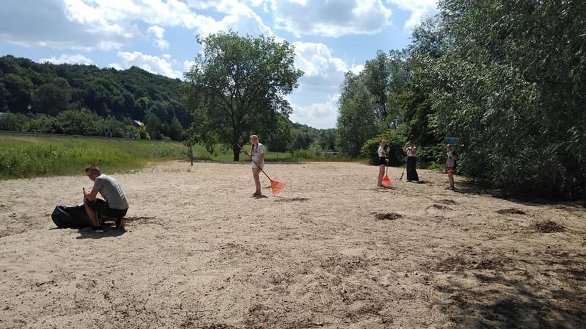 W Kazimierzu Dolnym powstaje plaża i boisko do siatkówki. Młodzież potrzebuje pomocy