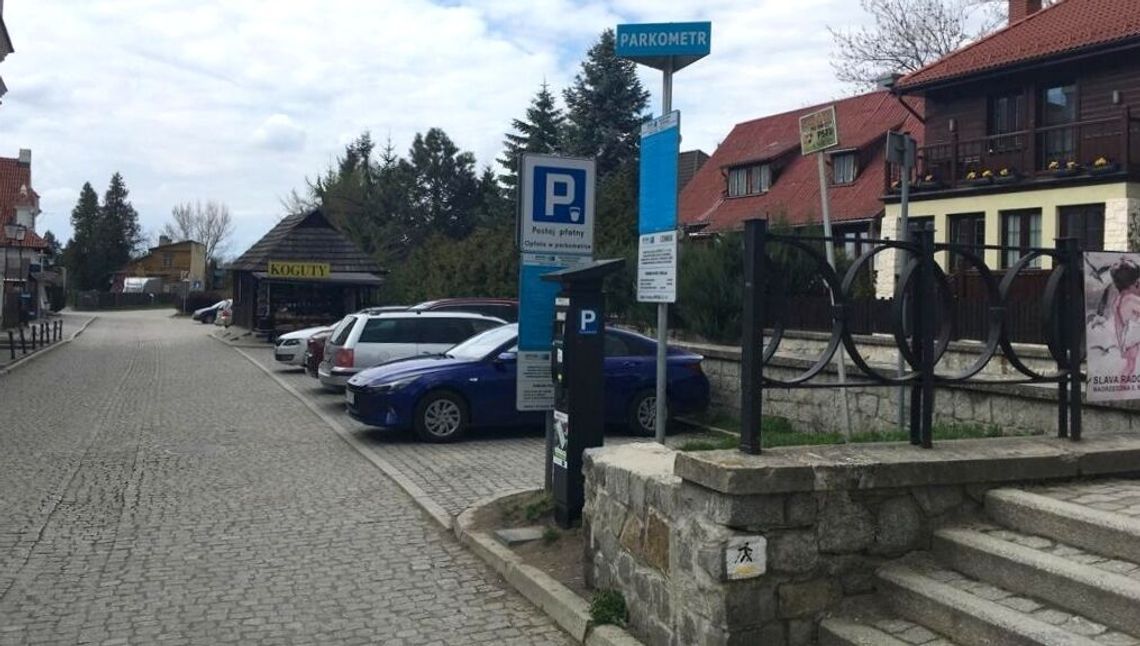 W Kazimierzu Dolnym stanęły parkometry. Cena za godzinę postoju robi wrażenie