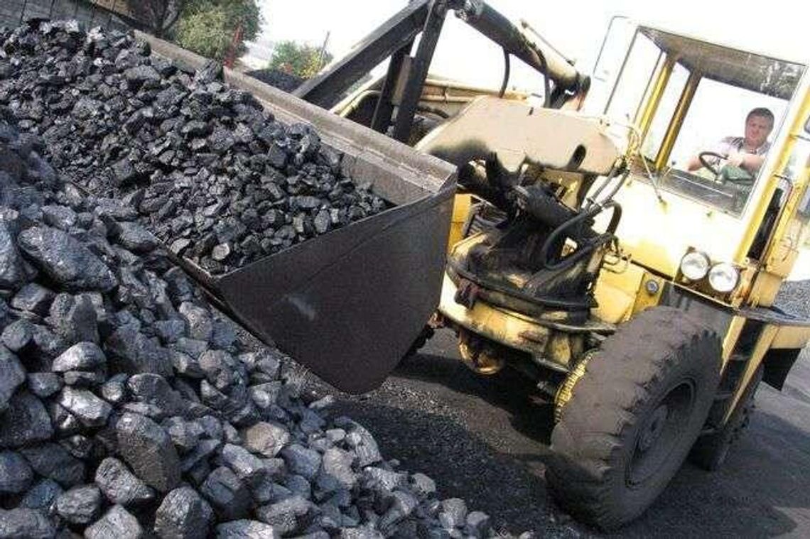 W kolejce po węgiel. Coraz droższy i coraz trudniej kupić