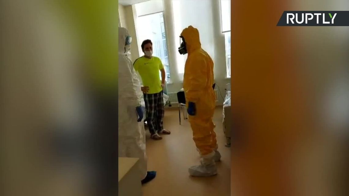 W kombinezonie, z maską na twarzy. Putin w szpitalu dla zakażonych koronawirusem W kombinezonie, z maską na twarzy. Putin w szpitalu dla zakażonych koronawirusem