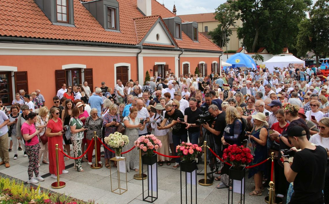 W Końskowoli trwa Święto Róż. Wieczorem zagra Power Play W Końskowoli trwa Święto Róż. Wieczorem zagra Power Play