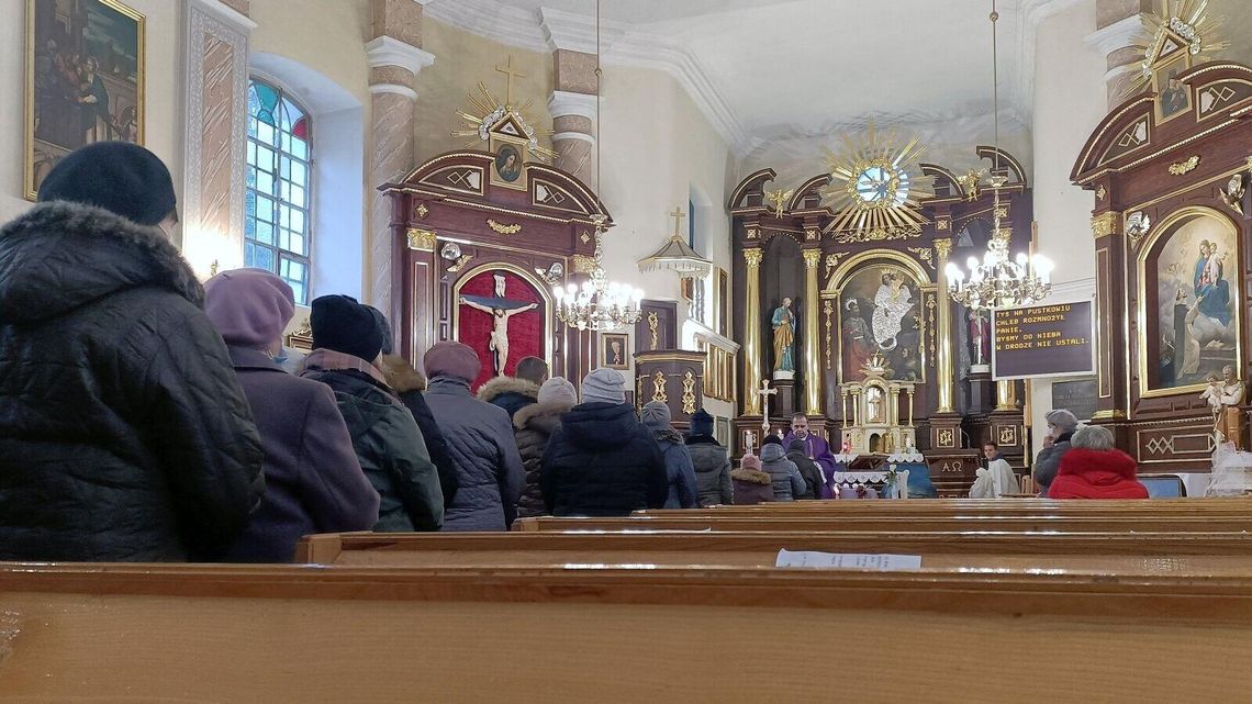 W kościele strefa wolna od reżimu sanitarnego. Proboszcz zapraszał "wszystkich bez maski, bez testu, bez paszportu”
