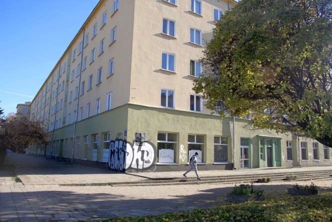 W lokalu po Karczmie Słupskiej miała być biblioteka. Wciąż stoi pusty