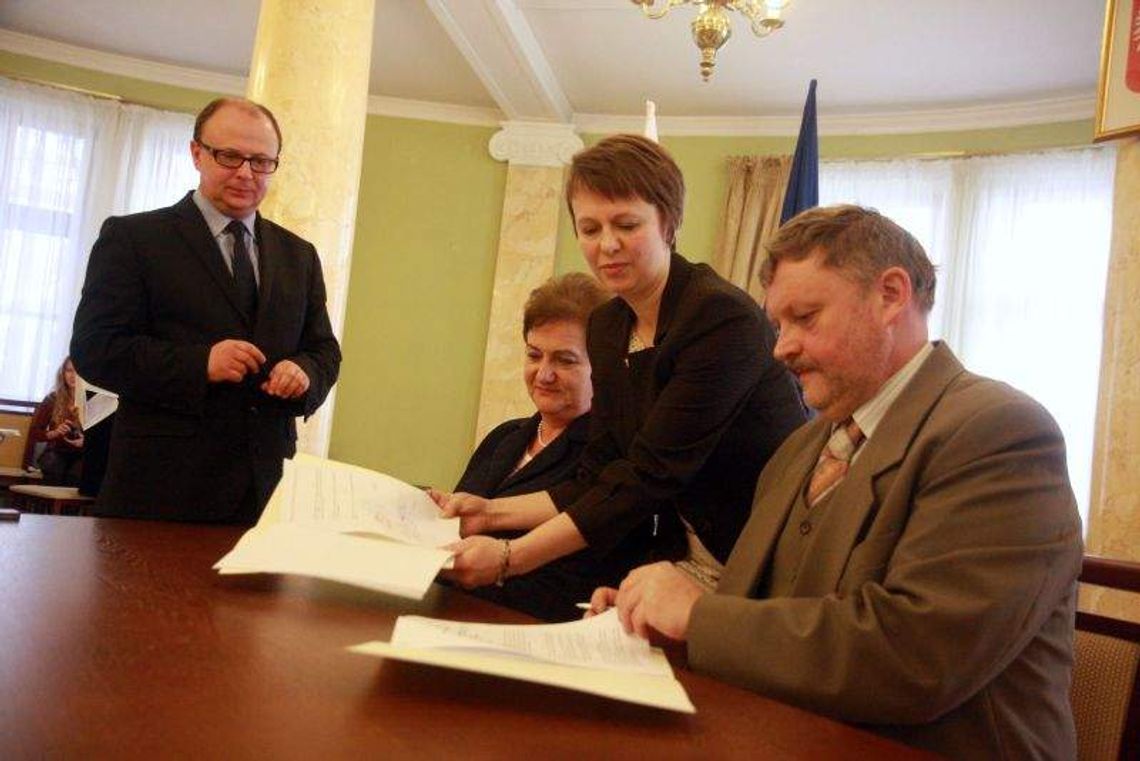 W Lubelskiem prawie 12 tys. wniosków o Kartę Dużej Rodziny. Będzie więcej zniżek W Lubelskiem prawie 12 tys. wniosków o Kartę Dużej Rodziny. Będzie więcej zniżek