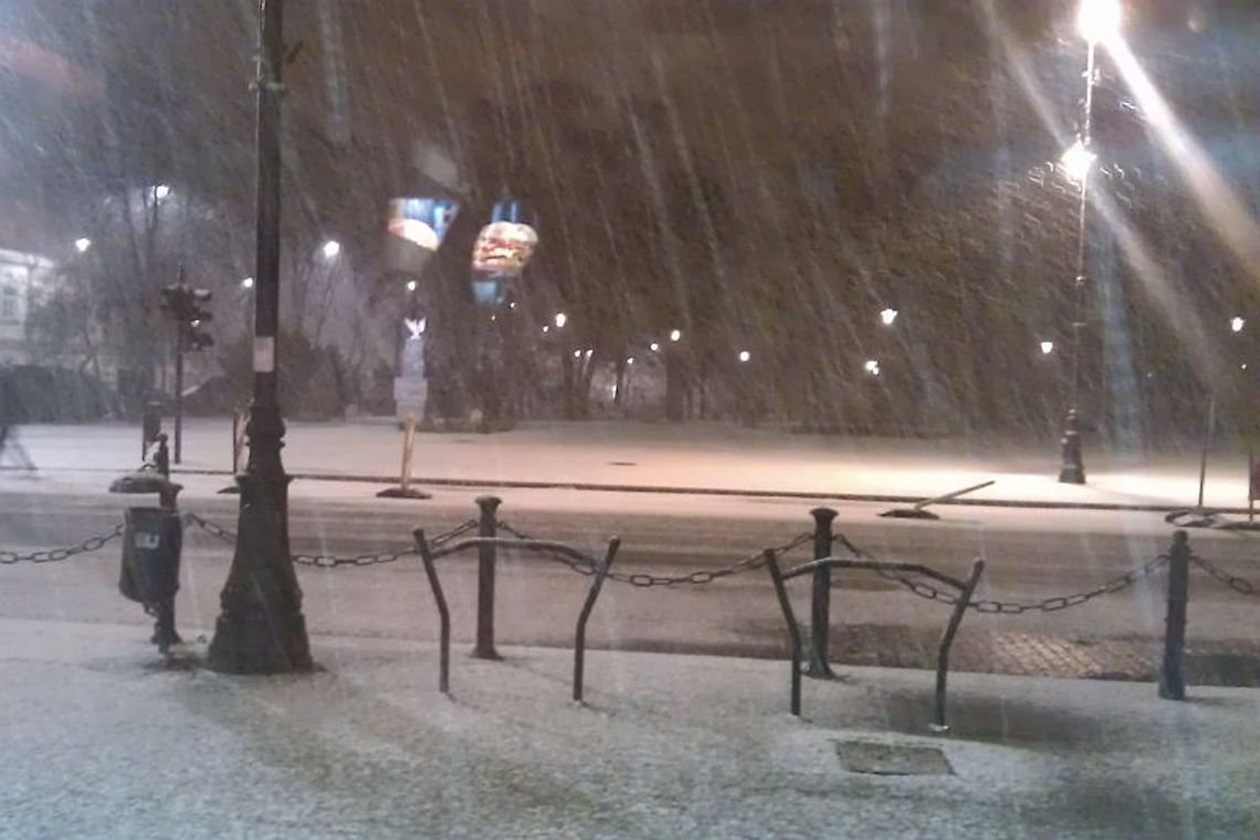 W Lublinie pada śnieg. Zima zaskoczy drogowców?