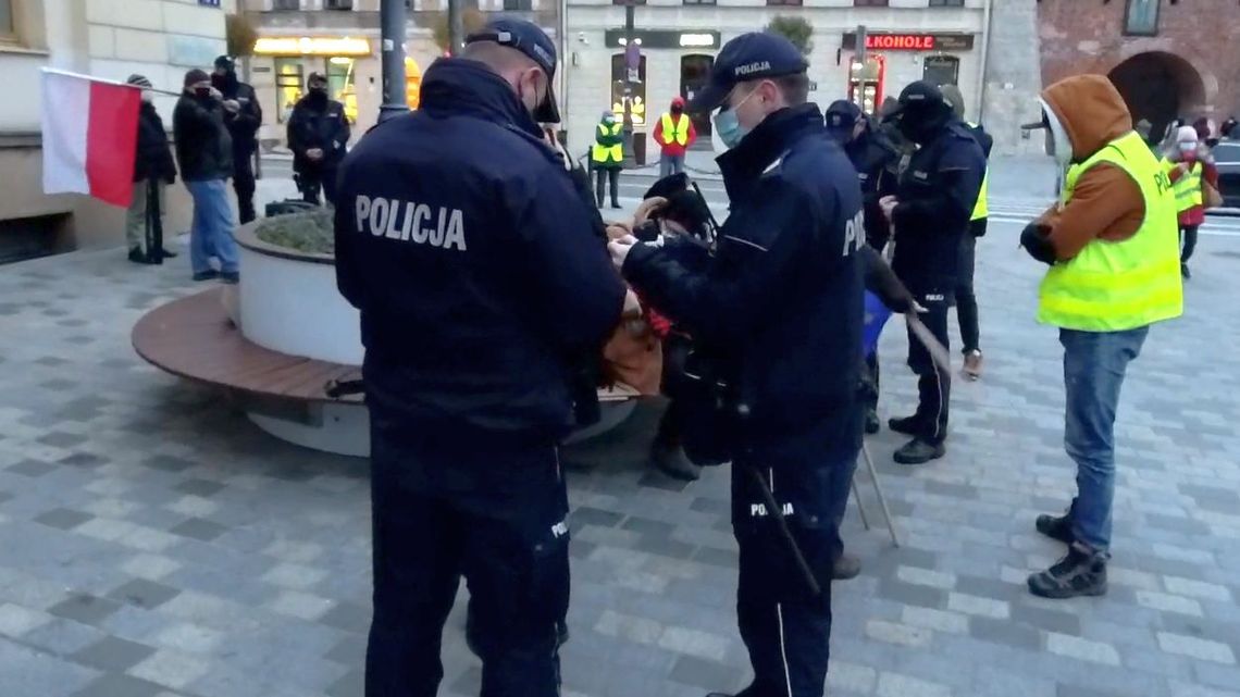 W Lublinie protestowali przeciwko wyjściu Polski z Unii Europejskiej. Zostali spisani przez policję