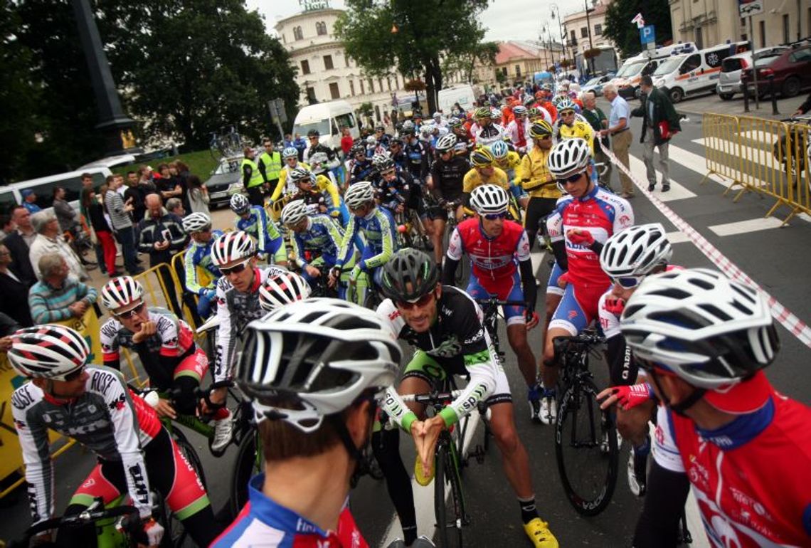 W Lublinie wystartował Międzynarodowy Wyścig Kolarski \"Solidarności” i Olimpijczyków (wideo, zdjęcia)