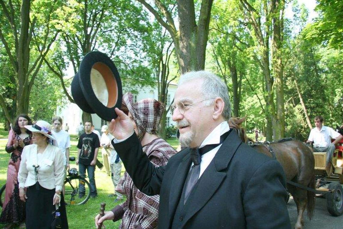 W Nałęczowie spotkasz Bolesława Prusa na bicyklu