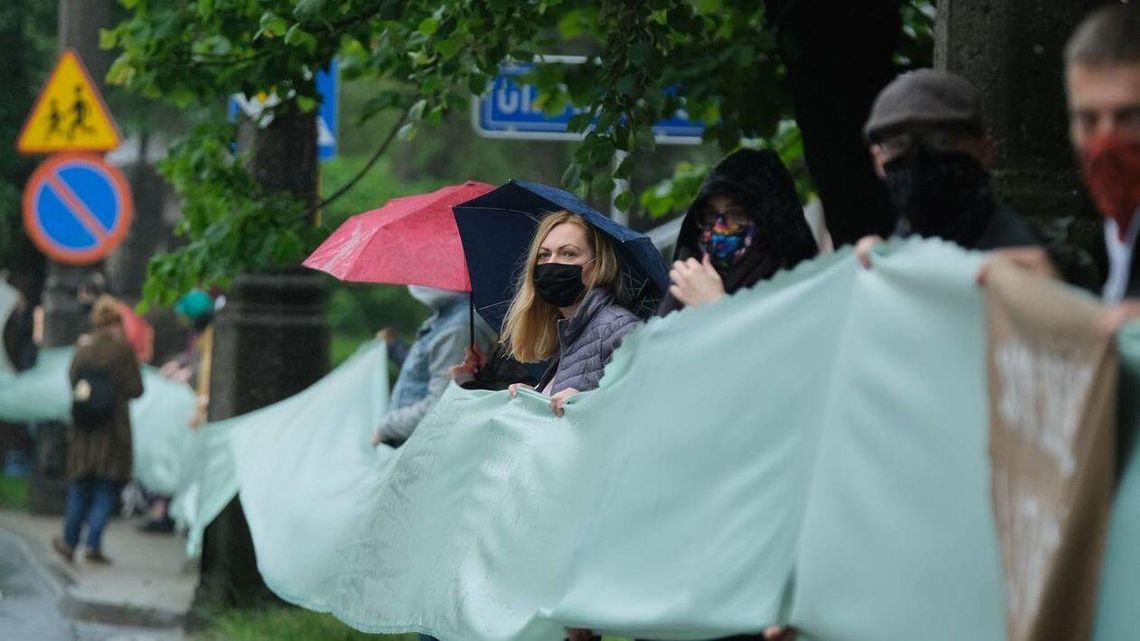 "W obronie lip na Lipowej!" Protest przeciwko wycince drzew w centrum Lublina "W obronie lip na Lipowej!" Protest przeciwko wycince drzew w centrum Lublina