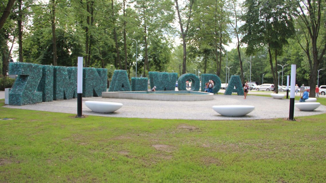 W okolicach zalewu powstało rondo. Nie wszyscy kierowcy sobie radzą W okolicach zalewu powstało rondo. Nie wszyscy kierowcy sobie radzą