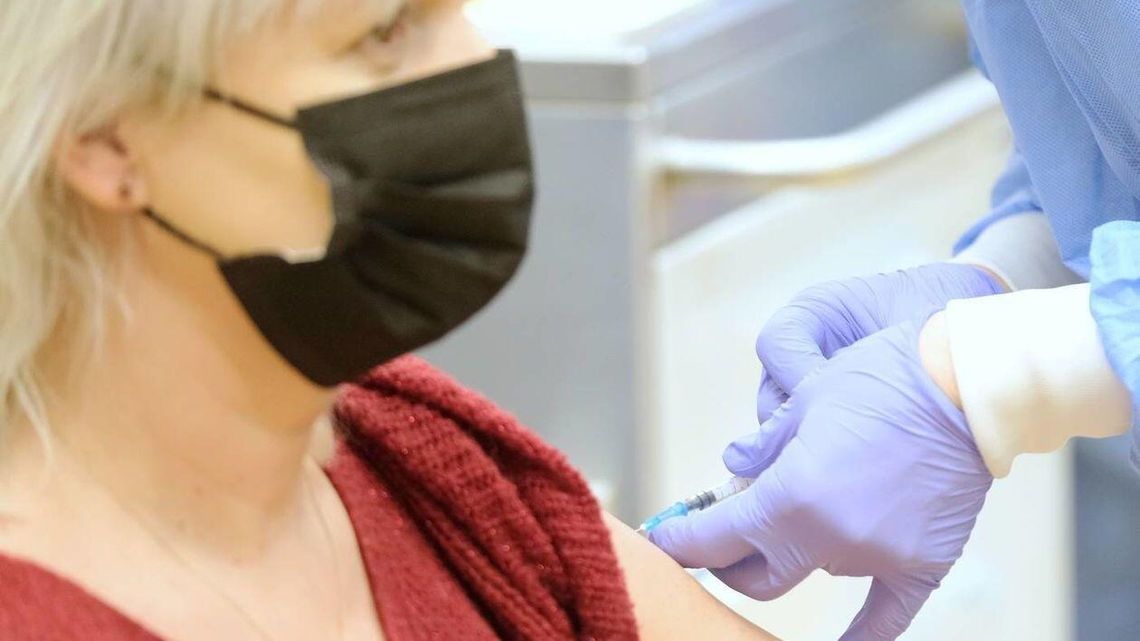 W poniedziałek dostawa kolejnych 300 tys. sztuk szczepionki