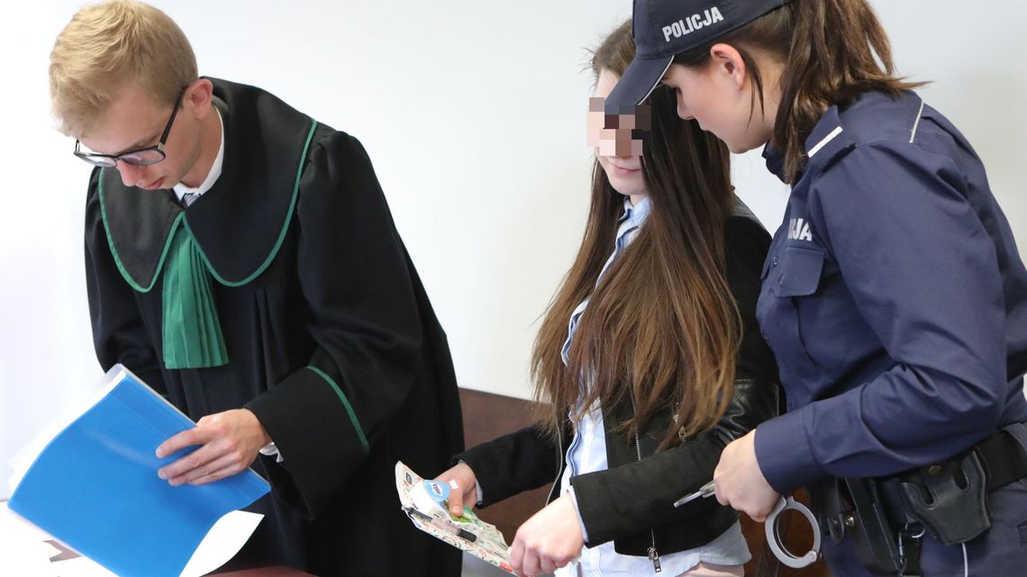 "W popiele zauważyłem kawałek ręki i nogi". Wstrząsające zeznania policjantów, którzy przeszukiwali pokój matki