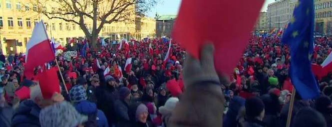 W Poznaniu pokazali rządowi czerwoną kartkę (wideo)