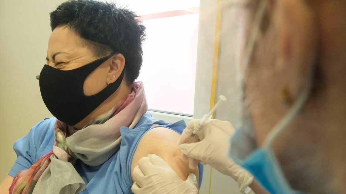 W punktach szczepień ludzie pytają o możliwość przyspieszenia drugiej dawki