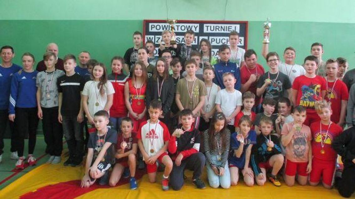 W Rudzie-Hucie odbył się IX Powiatowy Turniej w zapasach