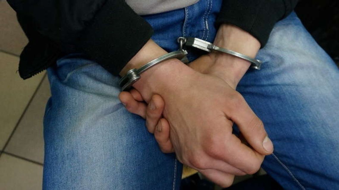 W samochodzie zostawił dzieci, a sam uciekł. Nietypowy finał stłuczki na DK19