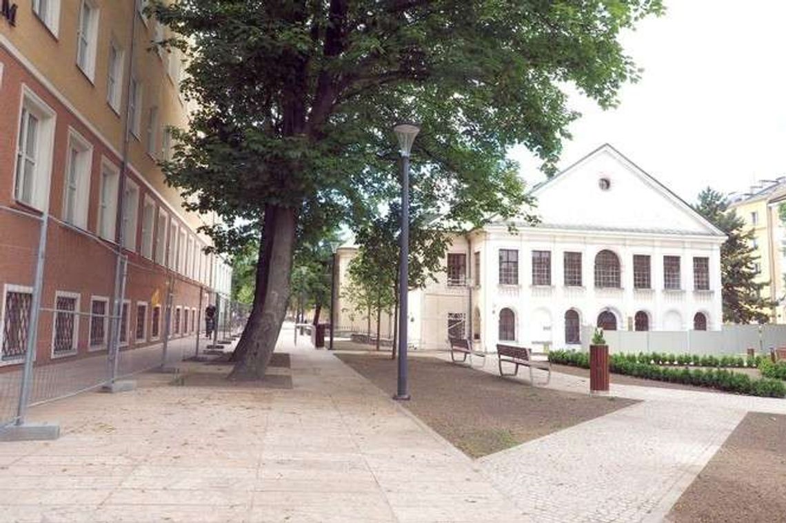 W sobotę oficjalnie kończą przebudowę placu Litewskiego. Kiedy otwarcie?