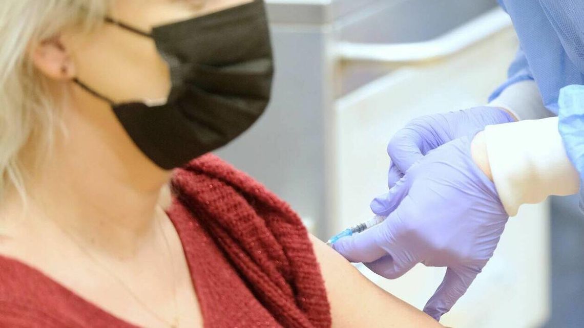 W sobotę ruszają zapisy na szczepienia przeciw COVID-19 osób w wieku od 22 do 24 lat