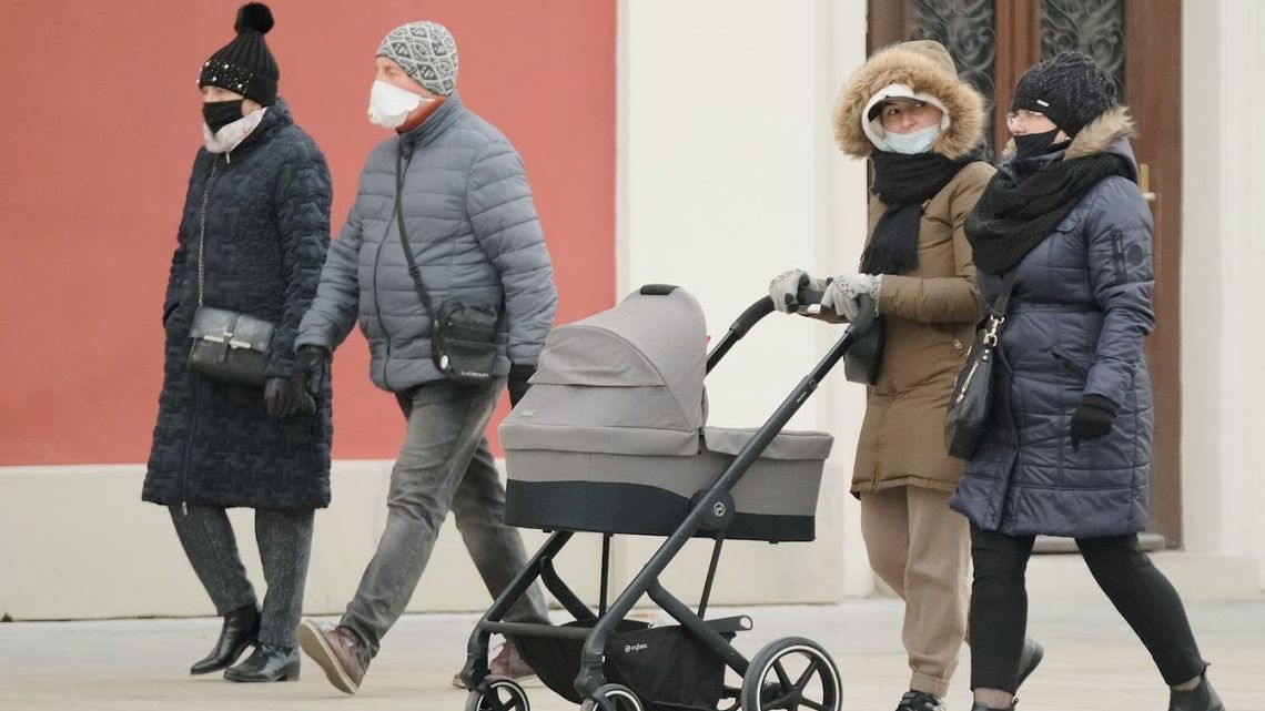 W sobotę zmiana obostrzeń. Przyłbice i szaliki, zamiast maseczek, zakazane
