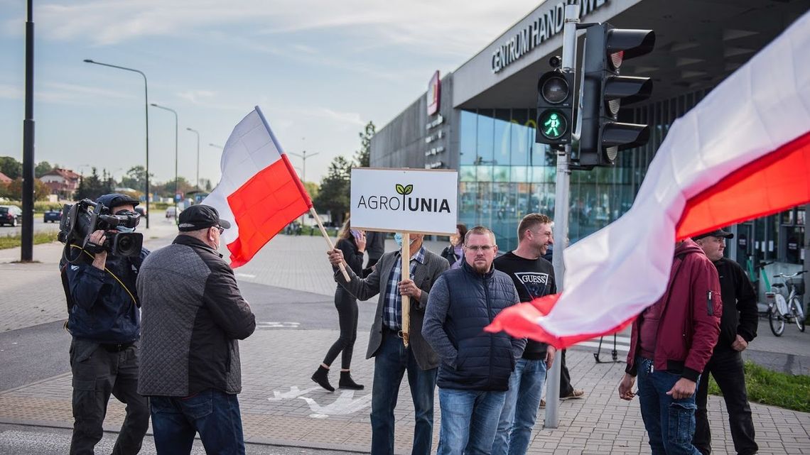 W środę rolnicy znów zablokują drogi. Odradzają jechać przez Terespol W środę rolnicy znów zablokują drogi. Odradzają jechać przez Terespol