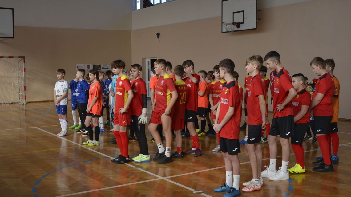 W Szczebrzeszynie odbył się halowy turniej piłkarski Chrząszcz Cup 2025