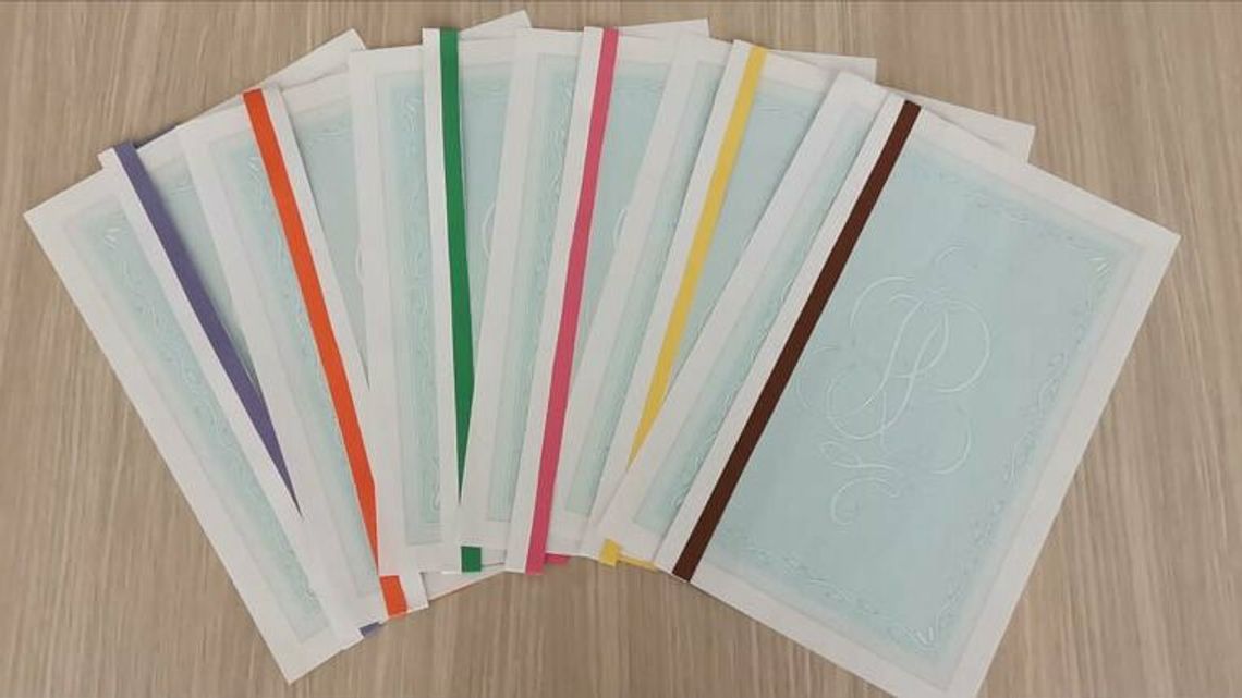 W szkole w Zamościu wszyscy uczniowie dostali świadectwa z paskiem