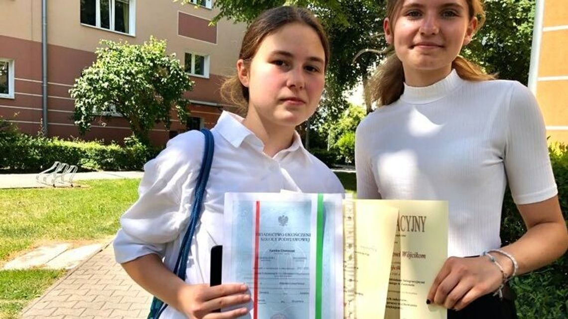 W tej szkole każdy uczeń dostał świadectwo z paskiem