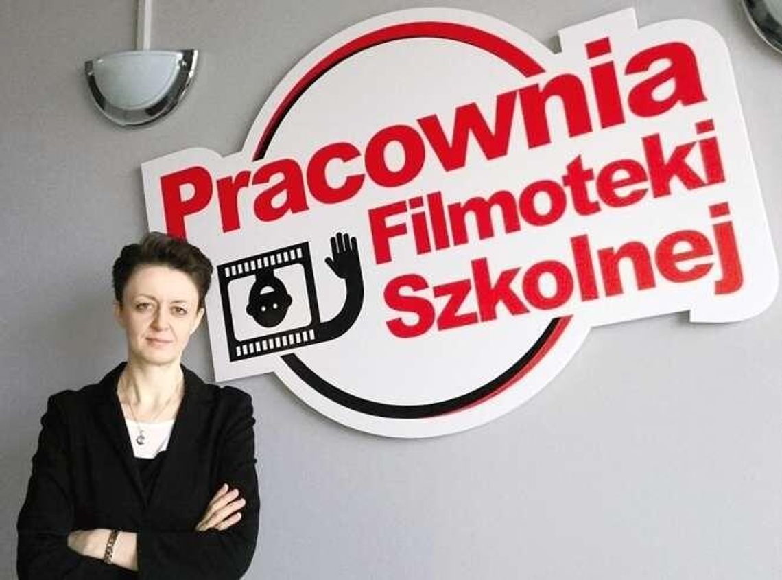W tej szkole uczniowie spotykają się nocą. I oglądają filmy
