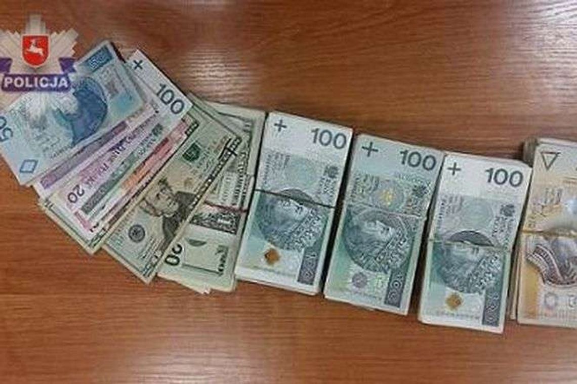 W toalecie na stacji zostawił 73 tys. zł. Trzy osoby podejrzane o przywłaszczenie W toalecie na stacji zostawił 73 tys. zł. Trzy osoby podejrzane o przywłaszczenie