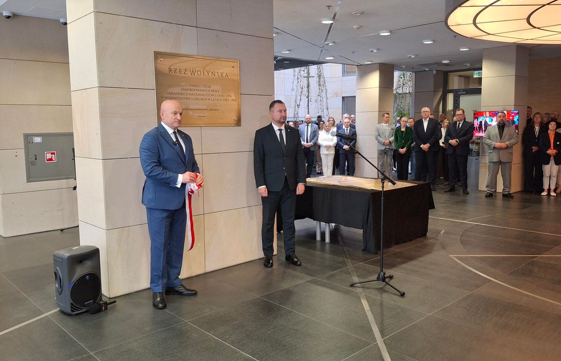 W Urzędzie Marszałkowskim odsłonięto tablicę pamięci ofiar ludobójstwa na Polakach z Lubelszczyzny W Urzędzie Marszałkowskim odsłonięto tablicę pamięci ofiar ludobójstwa na Polakach z Lubelszczyzny