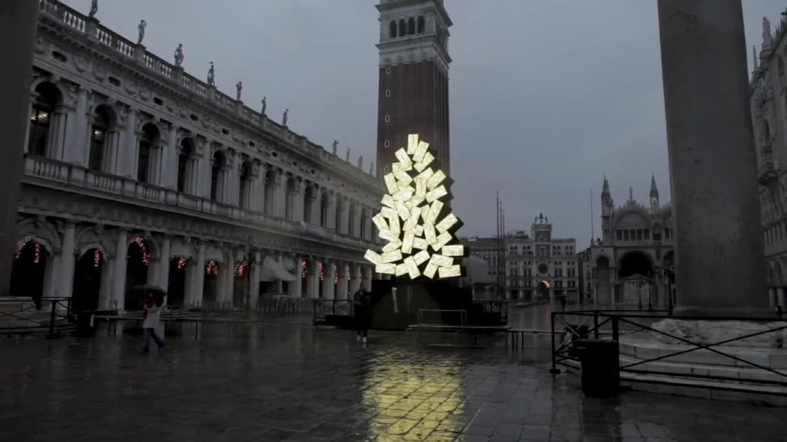 W Wenecji stanęła choinka złożona z… ekranów. Mieszane reakcje mieszkańców W Wenecji stanęła choinka złożona z… ekranów. Mieszane reakcje mieszkańców