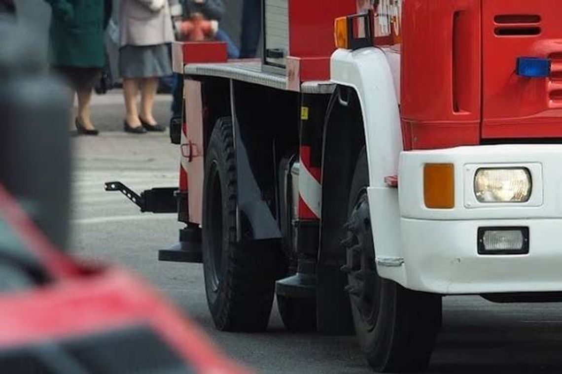 W wozie OSP strzeliła opona. Strażacy już miesiąc wcześniej zgłaszali wójtowi zły stan opon