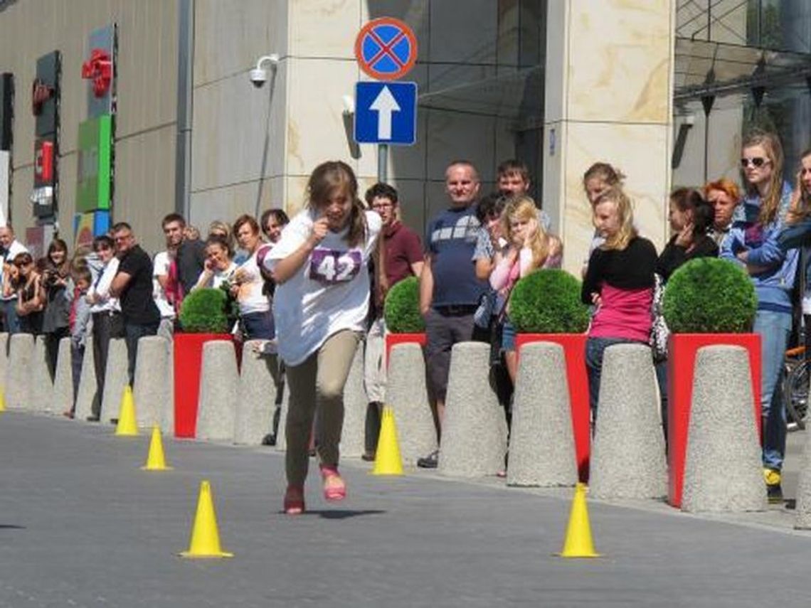 W Zamościu dziewczyny biegają na szpilkach (zdjęcia)