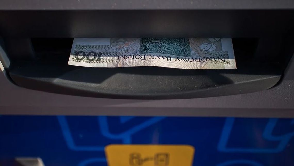 W Zamościu nieznani sprawcy próbowali z hukiem "otworzyć" bankomat