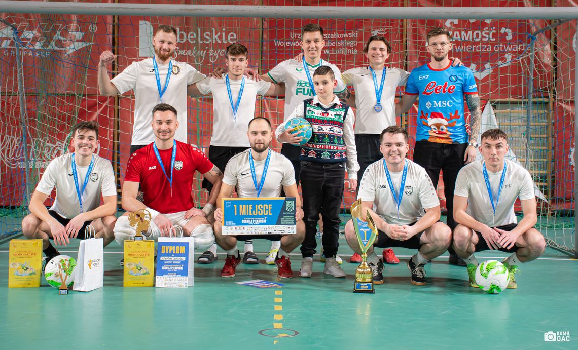 W Zamościu odbył się XI Świąteczny Charytatywny Turniej Piłkarski. Tym razem zagrali dla Kuby W Zamościu odbył się XI Świąteczny Charytatywny Turniej Piłkarski. Tym razem zagrali dla Kuby