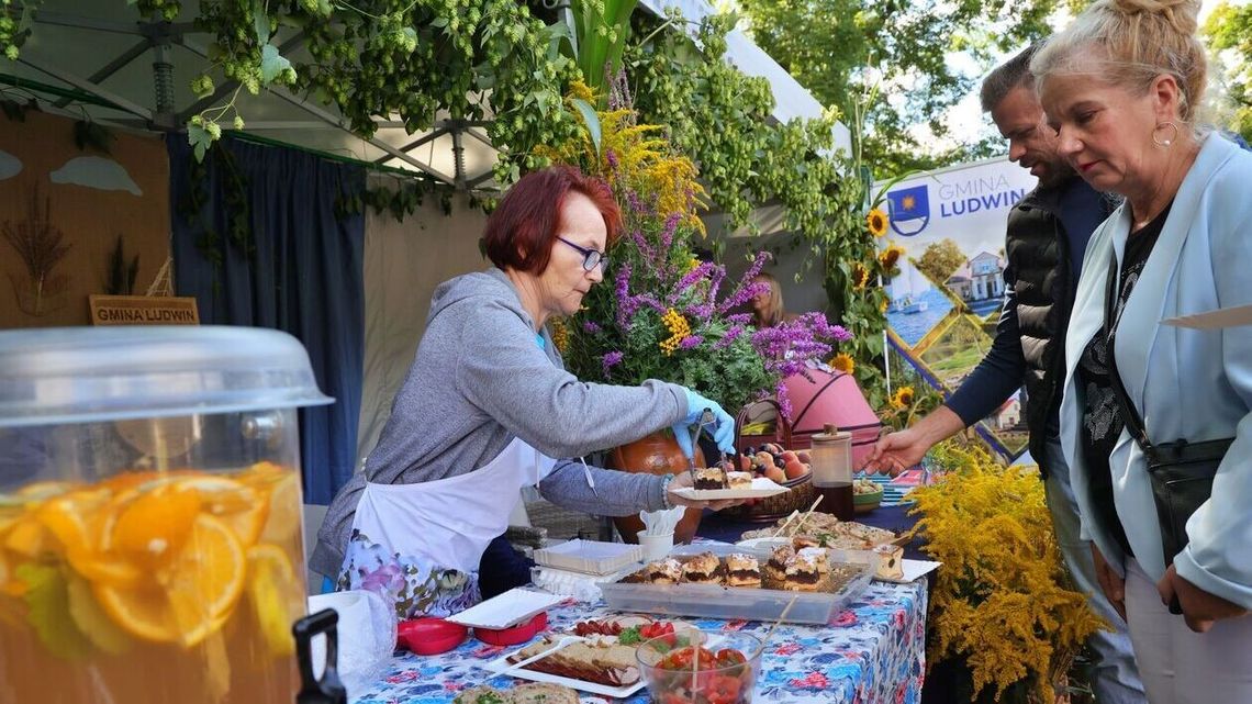 W Zawieprzycach bawią się na dożynkach powiatowych. Wieczorem zagra Skolim W Zawieprzycach bawią się na dożynkach powiatowych. Wieczorem zagra Skolim