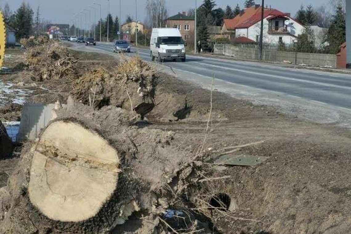 Wahadło na ważnej ulicy w Lublinie. Sami drogowcy radzą kierowcom, by jechać inną trasą Wahadło na ważnej ulicy w Lublinie. Sami drogowcy radzą kierowcom, by jechać inną trasą