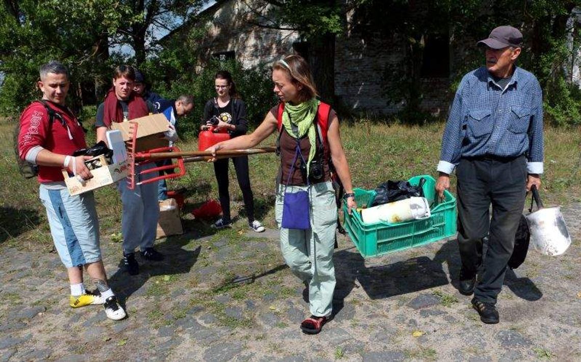 "Wakacje" na wołyńskich cmentarzach. "Wrócimy tam za rok"