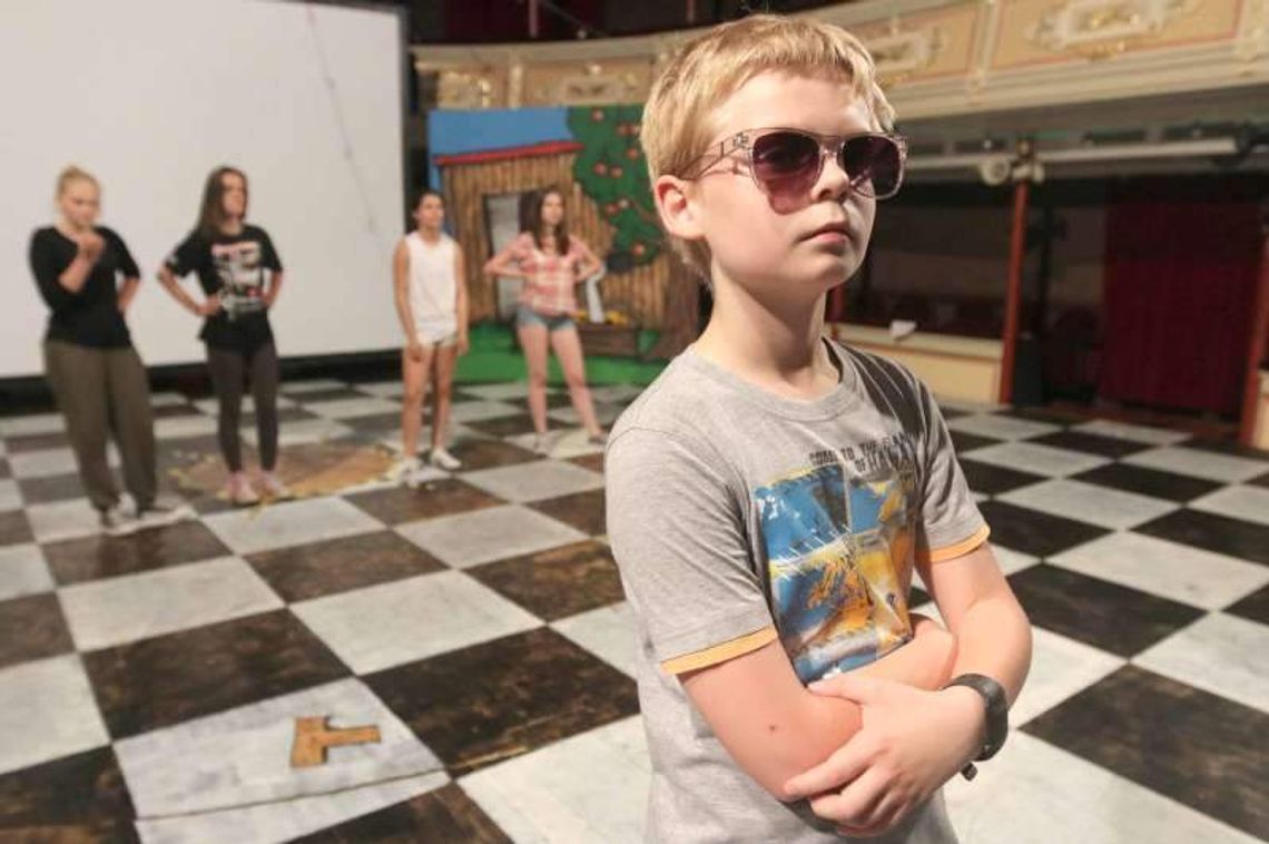 Wakacje w teatrze od kulis. Jak młodzi robią swój spektakl Wakacje w teatrze od kulis. Jak młodzi robią swój spektakl