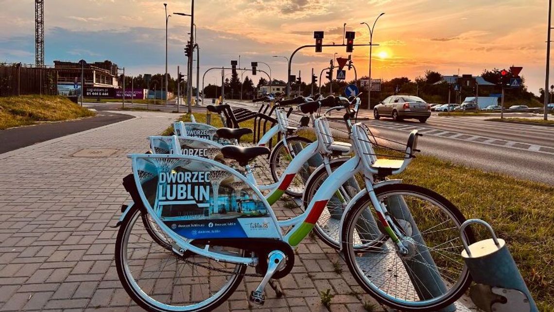Wakacje z rowerem miejskim – czy chętnie wybieraliśmy dwa kółka? 