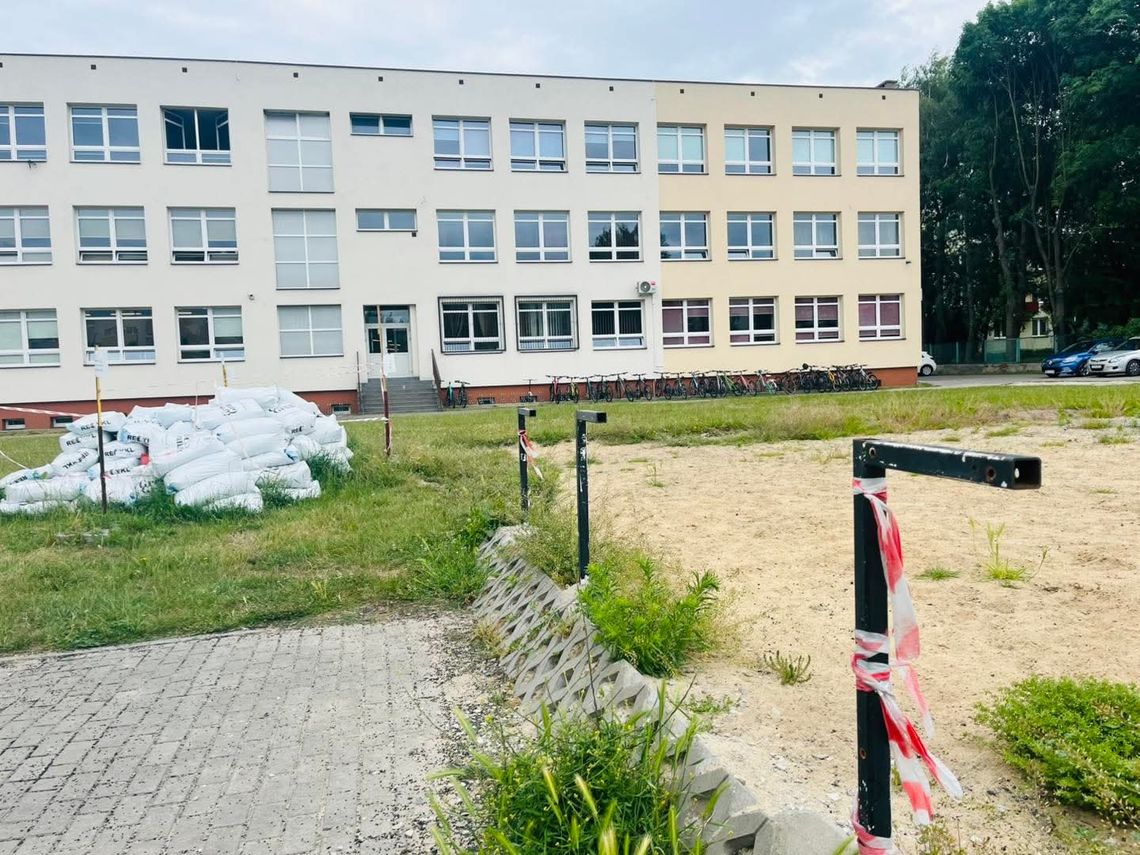 Wakacyjny zryw na osiedlu Orzeszkowej. Zamojska „Trójka” zyska sportowy poligon Szkoła Podstawowa nr 3 w Zamościu